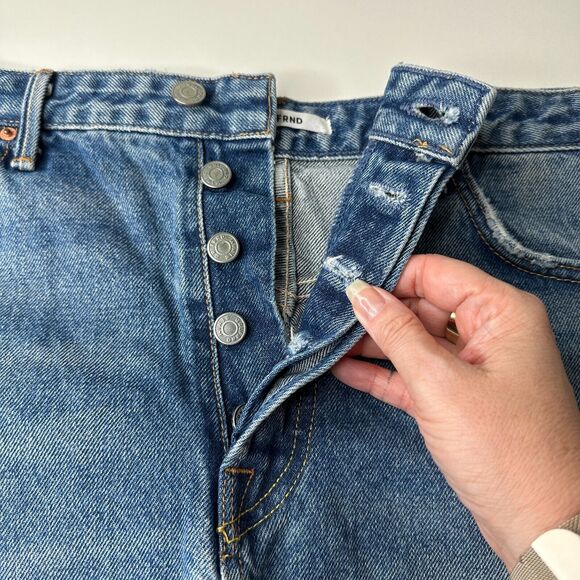 GRLFRND Cindy Button Fly High Rise Medium Blue Wash CutOff Jean Short Raw Hem 32 - Picture 5 of 15